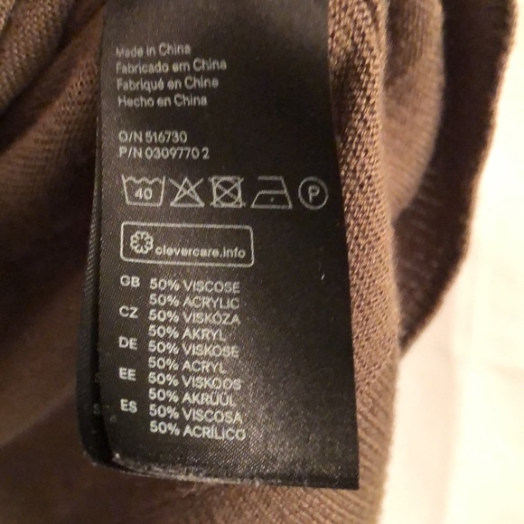 H&M light weight sweater, size Small. Olive colour. - Picture 5 of 5